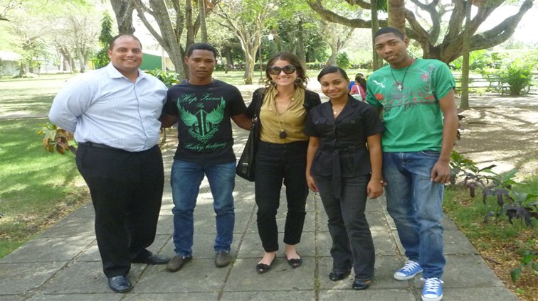 Fundación Tropicalia Visits Scholarship Students