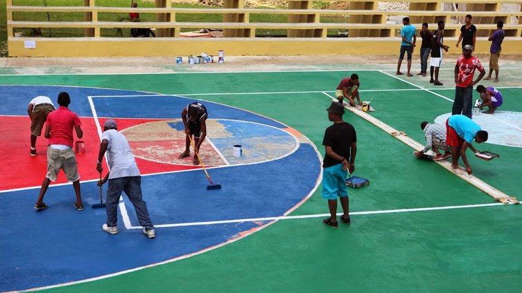 Recovering a Sports Court for La Gina